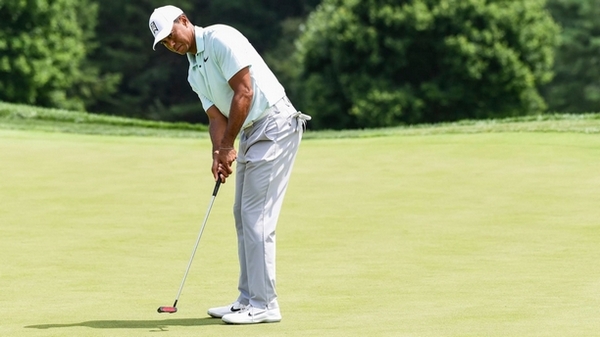 Chia sẻ kỹ thuật gạt bóng golf của Tiger Woods