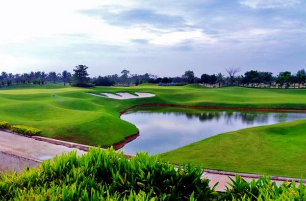 Toàn cảnh sân golf Mê Kong - Royal Island Golf & Villa