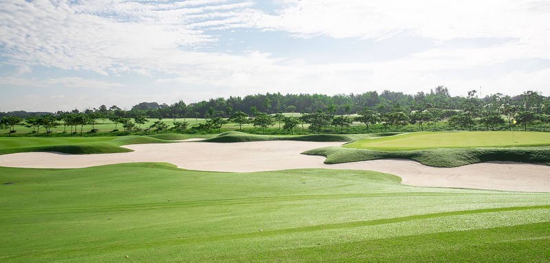 Bunker dài tại sân golf Harmonie Tp HCM