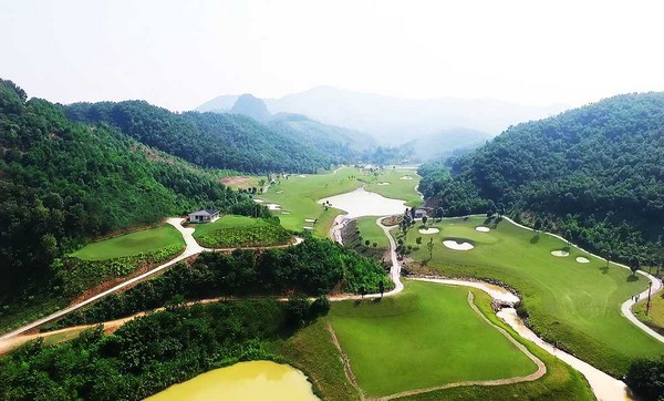 toàn cảnh sân golf hilltop Valley từ trên cao
