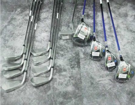 Bộ gậy golf tiêu chuẩn thương hiệu XXIO được bày bán nhiều trên thị trường