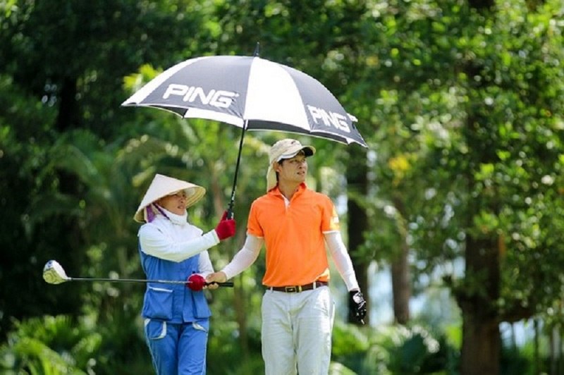 Nghề caddy golf rất vất vả và dễ gặp phải chấn thương