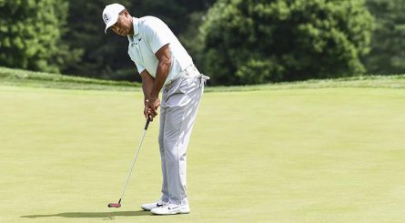 Kỹ thuật gạt bóng golf đỉnh cao của huyền thoại Tiger Woods – điều gì làm nên khác biệt?