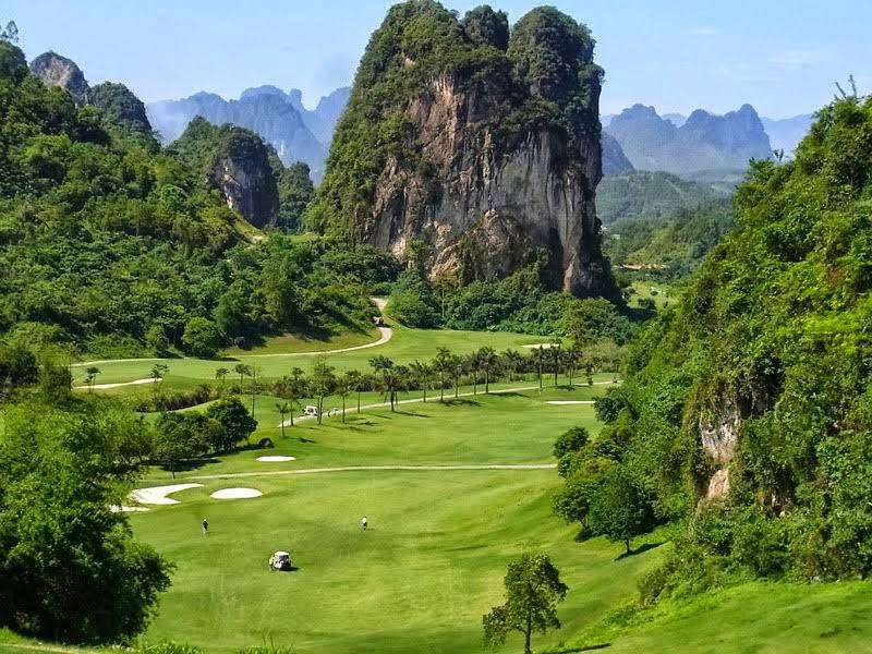 Khám Phá Sân Golf Phoenix Ẩn Mình Giữa Núi Đồi Hoà Bình