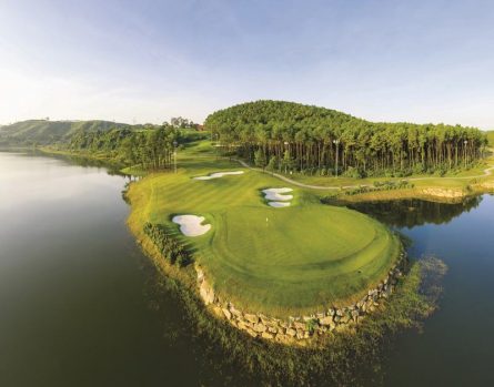 Sân golf Tràng An có điểm gì nổi bật thu hút golfer?