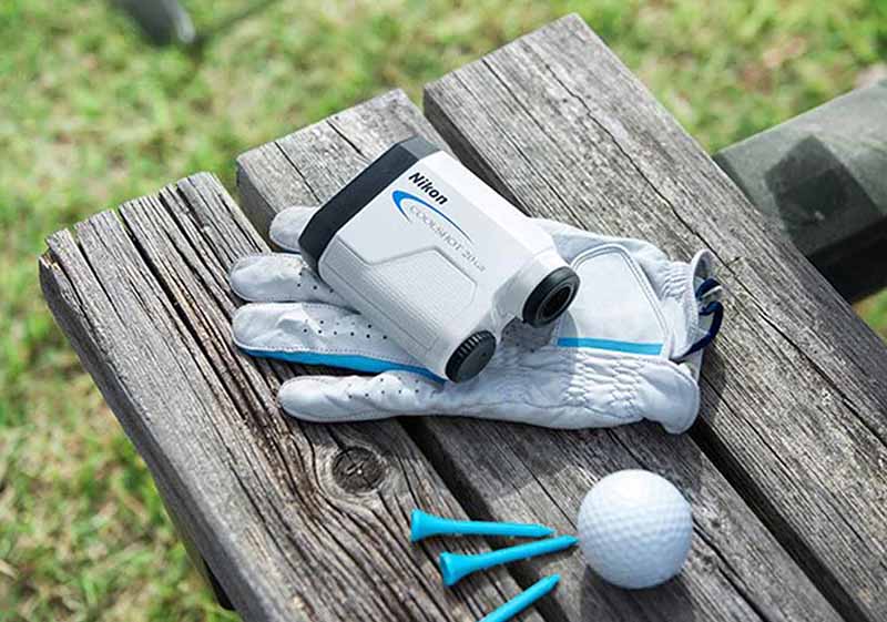 Golf Nikon Laser Rangefinder Coolshot 20 GII vô cùng nhỏ gọn.