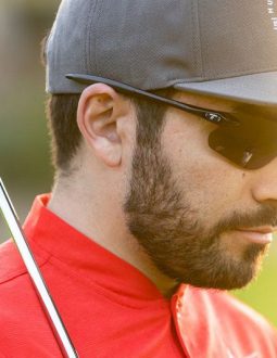 Kính golf vừa bảo vệ đôi mắt, vừa tạo nên phong cách cá tính của golfer