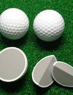 Cấu tạo của bóng golf 2 lớp gồm lớp vỏ bóng và lõi