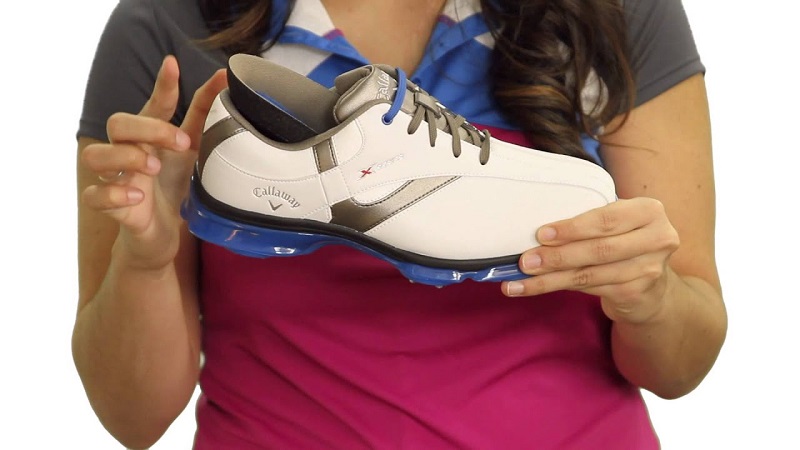 Giày golf Callaway được thiết kế với kiểu dáng trẻ trung và năng động