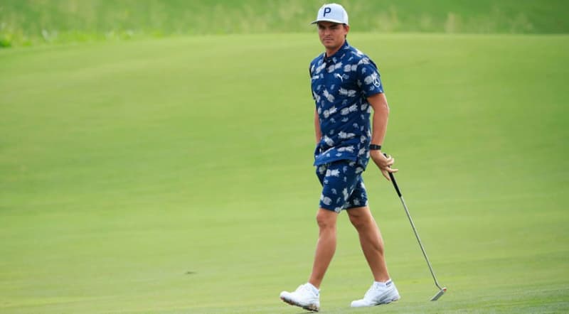 Để đảm bảo sự thoải mái khi sử dụng, người chơi nên chọn quần áo golf Puma phù hợp với kích cỡ hình thể 