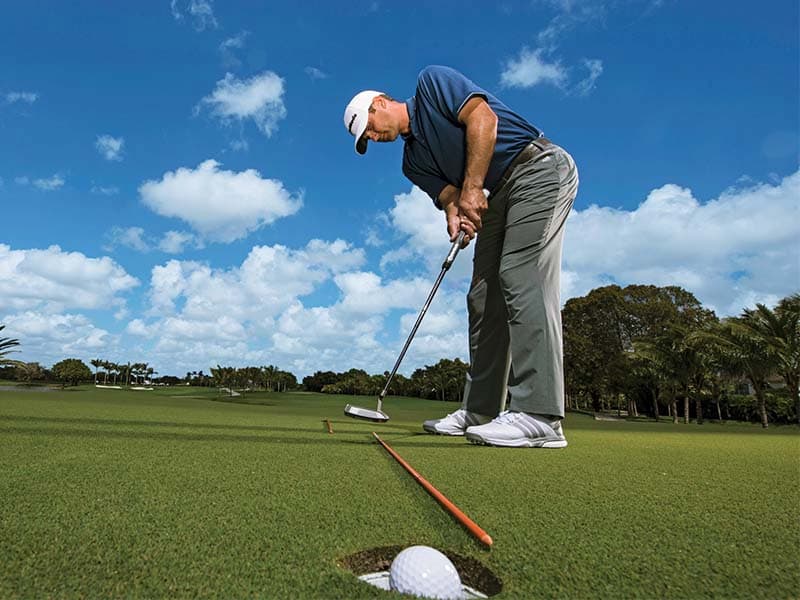 Đường line của gậy golf putter cần cực kỳ rõ nét để người chơi dễ dàng căn chỉnh và kiểm soát đường bóng 