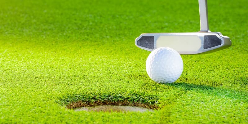 Gậy golf putter được phân loại dựa trên chiều dài, thiết kế đầu gậy và tính năng của gậy 
