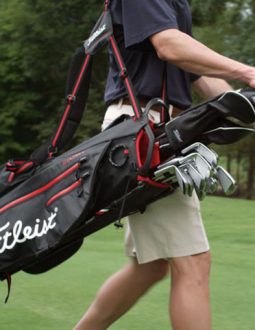 Túi đựng gậy golf cũ được nhiều golfer lựa chọn