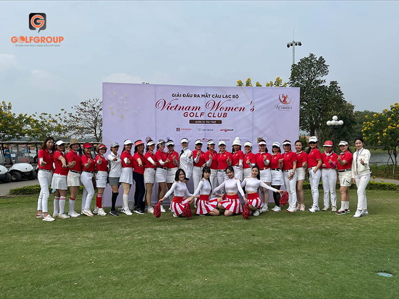 Chủ tịch Vũ Kim Dung - Đại diện Tập đoàn GolfGroup tại sự kiện (góc phải ngoài cùng)