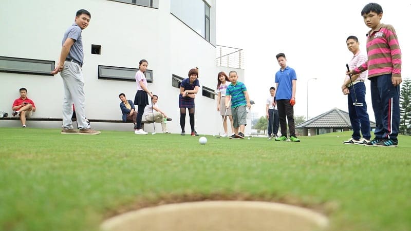 Trung tâm học chơi golf Việt Úc sở hữu đội ngũ HLV chuyên môn