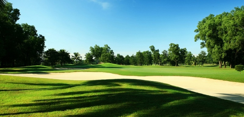 Sân golf Thủ Đức cách trung tâm thành phố Hồ Chí Minh khoảng 20km