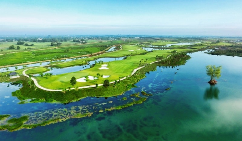 Sân golf miền Nam này sở hữu nhiều hồ nước đẹp mắt