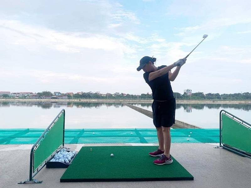 Sân tập golf 88 Lê Văn Lương thu hút đông đảo golfer trong và ngoài khu vực