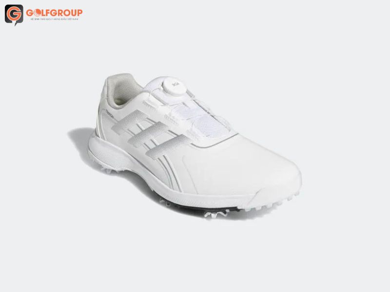 Mẫu giày trắng Adidas này được nhiều golfer yêu thích
