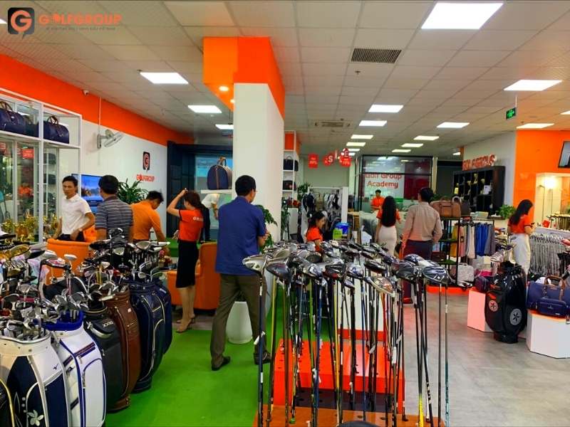 Showroom Golfgroup - phân phối nhiều sản phẩm gậy, phụ kiện