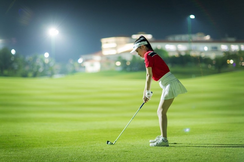 Đa số các sân golf thường lắp loại đèn có công suất là 1800w hoặc loại 1500w để đảm bảo tính đồng nhất ánh sáng