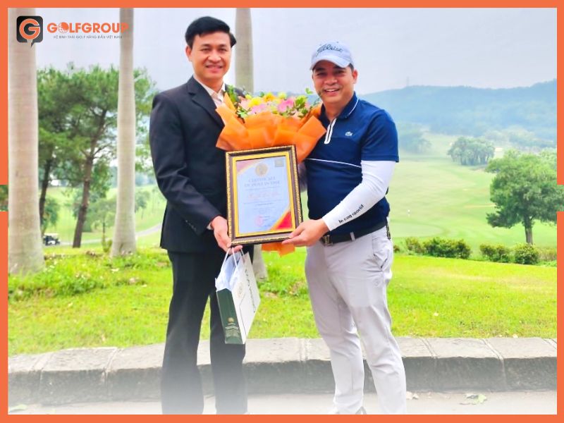 Golfer Nguyễn Hoài Bắc đã xuất sắc dành được HIO ở hố số 8 tại sân golf Chí Linh vừa qua