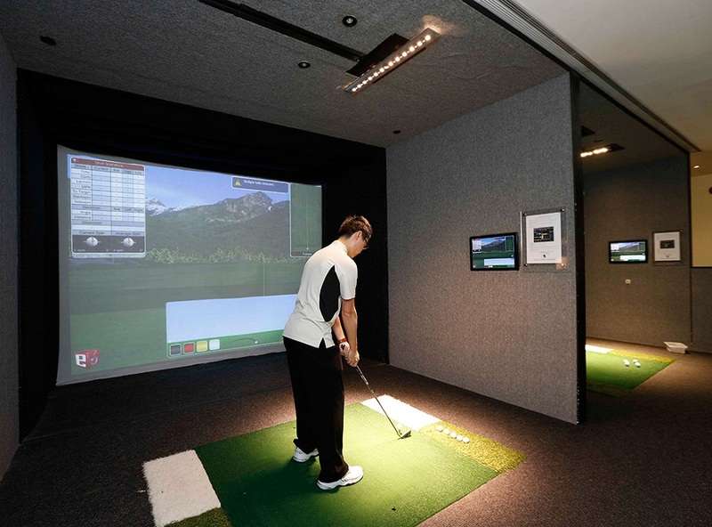 Không thể thiếu màn hình golf 3D chuyên dụng để chơi golf trong nhà