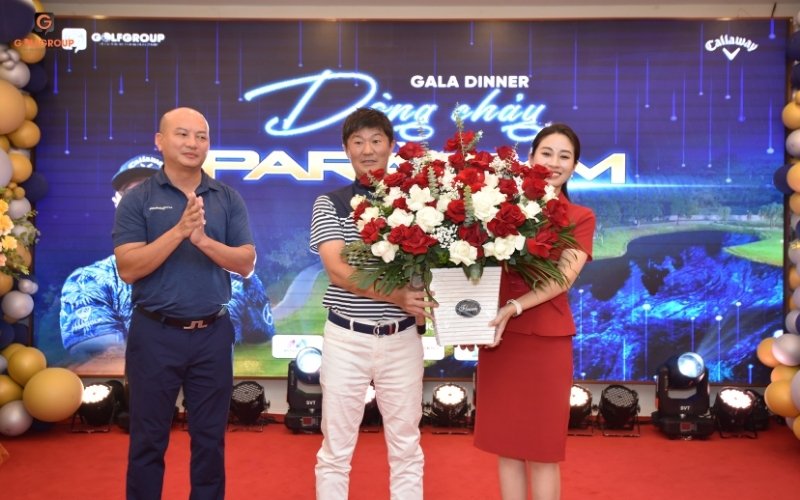  Chủ tịch HĐQT tập đoàn Golfgroup - chị Vũ Kim Dung cũng đã thay mặt tập đoàn gửi lời tri cảm ơn và hoa tri ân tới quý đối tác: