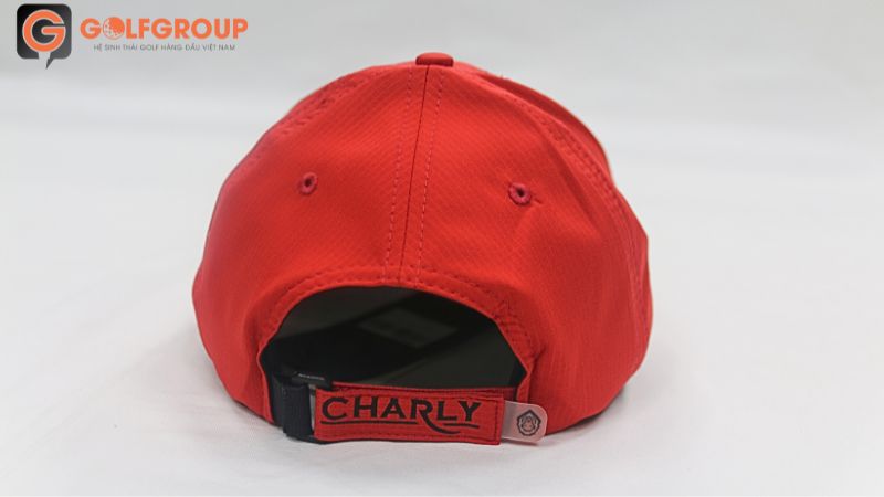 Mũ trơn Charly đỏ nhận được nhiều đánh giá cao của khách hàng 