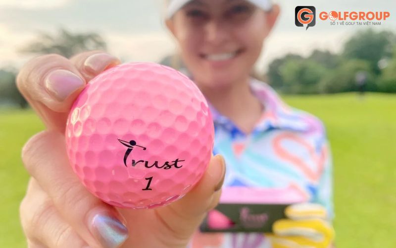 tính năng nổi bật của bóng golf trust rosa new
