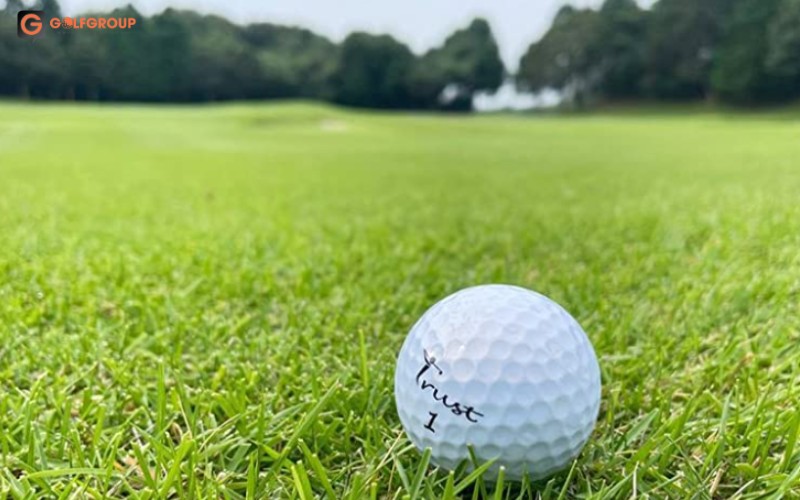 Bóng golf Trust sở hữu nhiều ưu điểm từ lớp vỏ, lớp lót