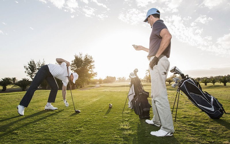 Nhân viên chăm sóc khách hàng sẽ giải đáp mọi thắc mắc cho golfer