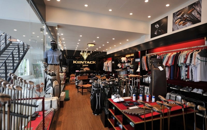 Nhân viên cửa hàng proshop có nhiệm vụ tư vấn, bán hàng cho golfer