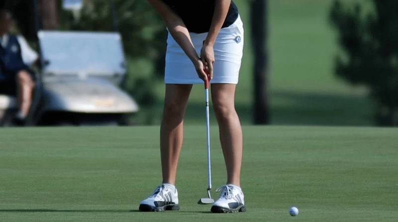 Giày Spikeless được nhiều golfer nữ lựa chọn