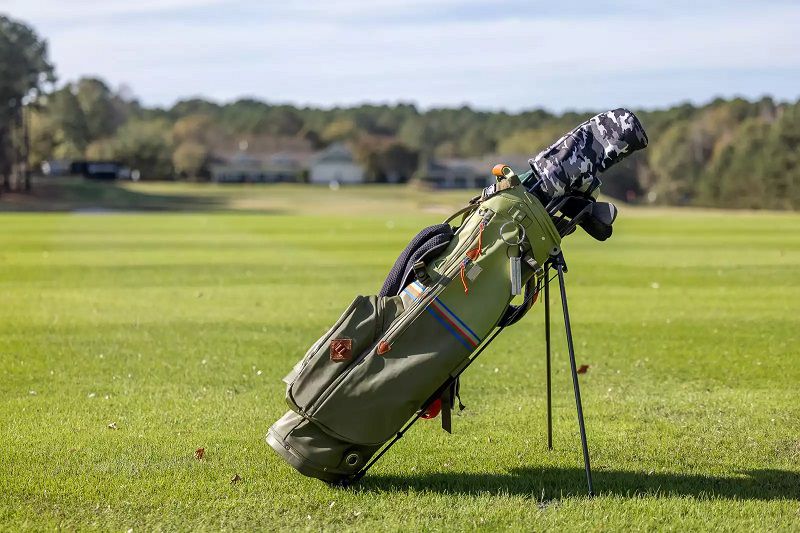 Túi golf là phụ kiện hàng đầu của golfer