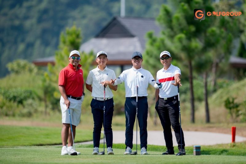 Từ trái sang: Carl Sahetapy – GĐ ECCO Khu vực Châu Á TBD, golfer trẻ nghiệp dư số 1 Việt Nam Nguyễn Anh Minh, nhà vô địch Quốc Gia Nguyễn Nhất Long, PGA Phạm Minh Đức
