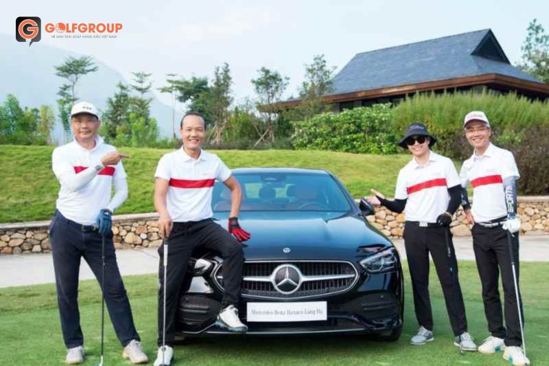 Phần thưởng giá trị nhất giải đấu dành cho golfer xuất sắc đạt điểm HIO bao gồm 1 xe Mercedes Benz C200