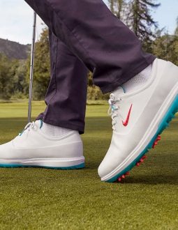 Giày Nike siêu nhẹ, cho golfer cú swing ấn tượng
