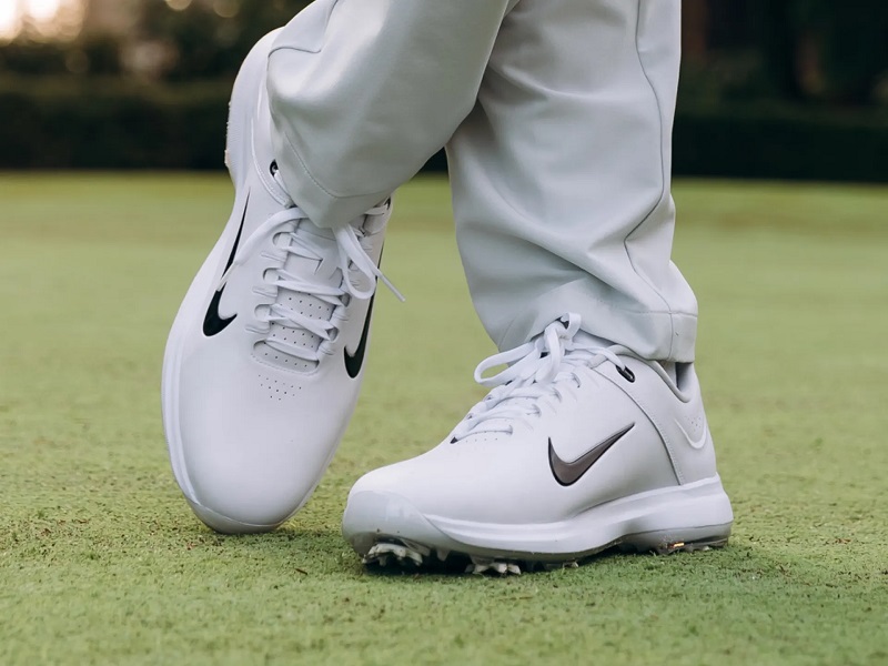Giày golf Nike được nhiều golfer yêu thích ngay từ ngày đầu ra mắt