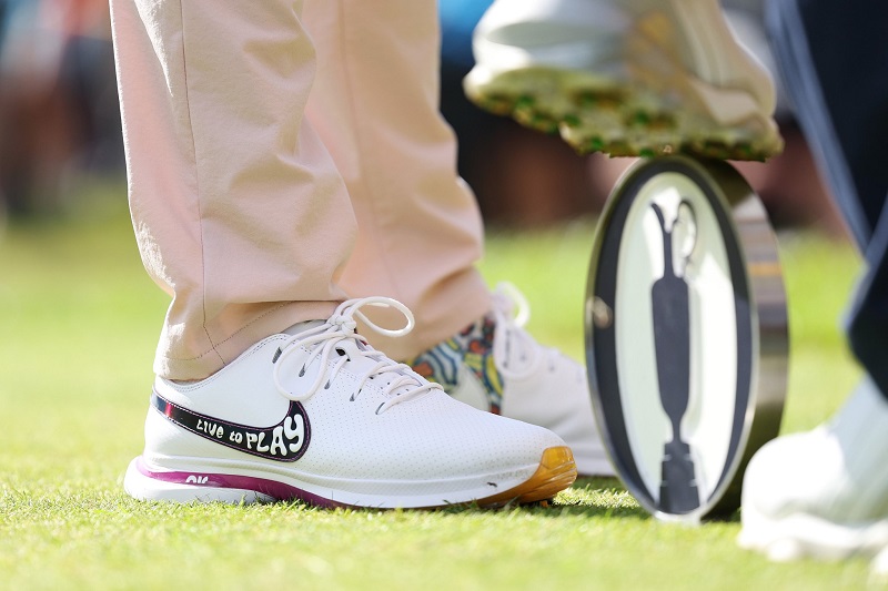 Giày Nike golf có trọng lượng siêu nhẹ