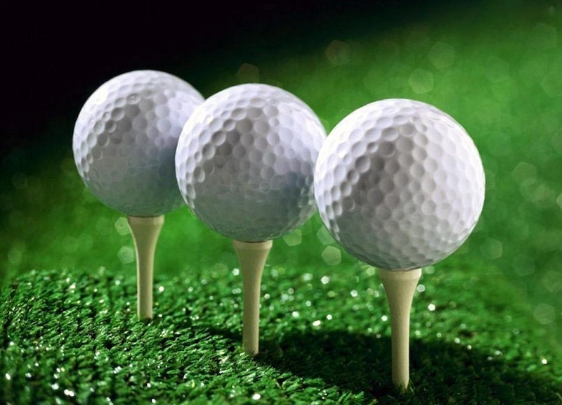 Bóng golf là phụ kiện quan trọng của golfer khi ra sân