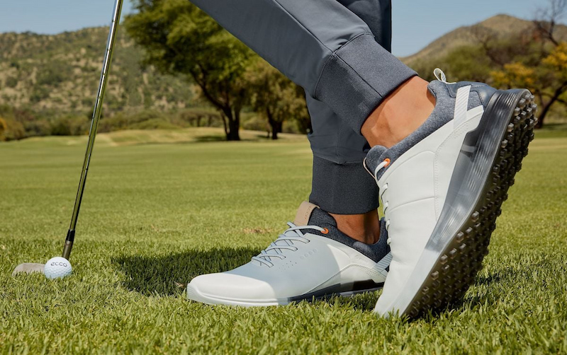 Giày golf được thiết kế giúp golfer dễ dàng di chuyển hơn