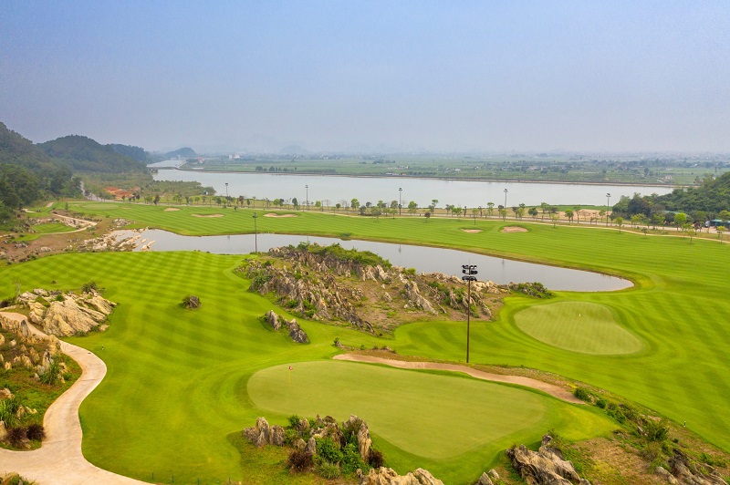 Sân Golf Hoàng Gia - Royal Golf Course: Vị Trí Và Bảng Giá 2024