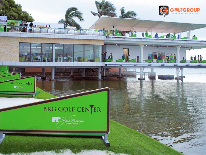 Sân tập golf khách sạn Thắng Lợi được nhiều golfer yêu thích