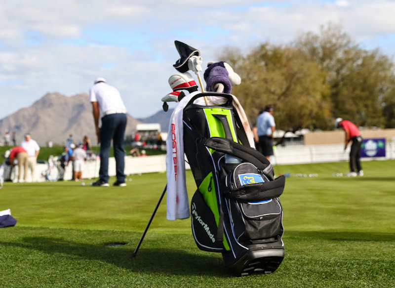 Túi đựng gậy gôn là phụ kiện giúp khẳng định đẳng cấp của golfer khi ra sân
