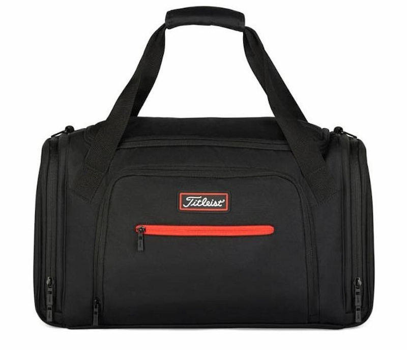 Túi đựng quần áo Titleist Players Duffel Bag có trọng lượng nhẹ, kiểu dáng nhỏ gọn