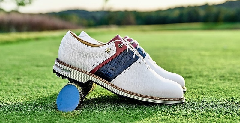 Giày chơi gôn có đa dạng kiểu dáng, màu sắc cho golfer lựa chọn