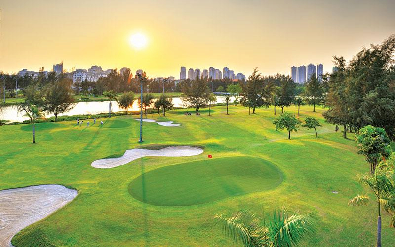 Sân golf Phú Mỹ Hưng thu hút nhiều golfer đến trải nghiệm