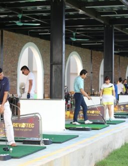 Sân golf Đông Dư thu hút nhiều golfer đến trải nghiệm đánh bóng