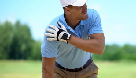 Tập golf bị đau vai là tình trạng thường gặp của golfer
